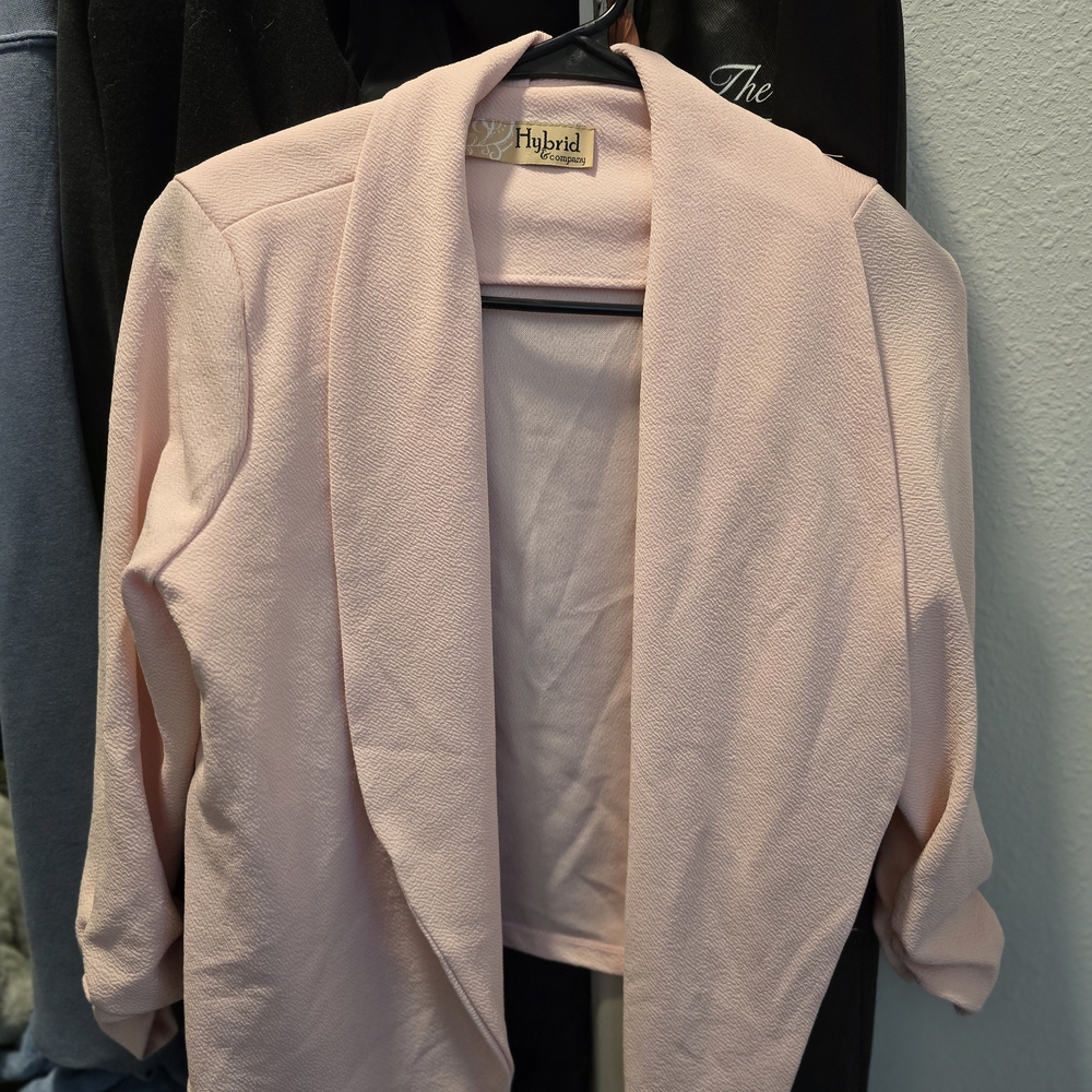 Hybrid & Company Soft Pink Cropped blazer